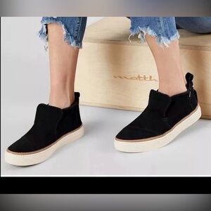OLD MONEY CHIC black suede size9.5 Toms Women Paxton Slip On‎ shoe *2 for 20*